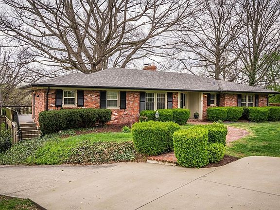 1200 Park Hills Ct-07