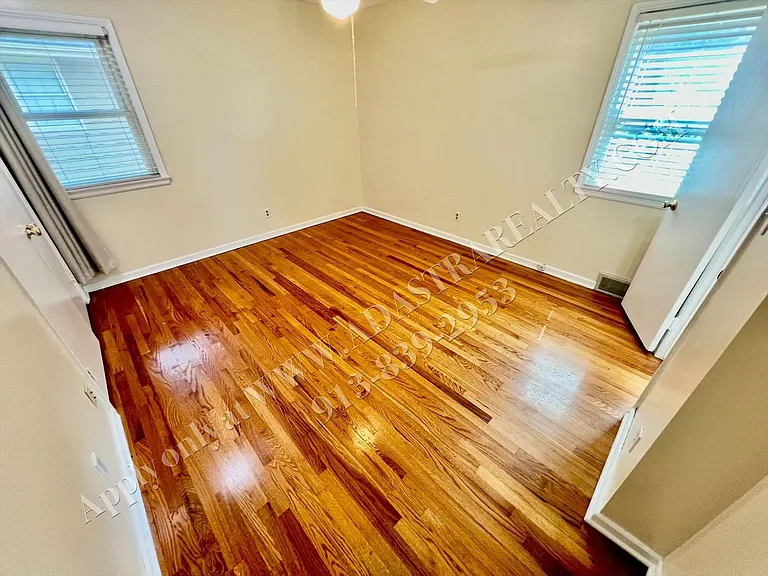 9832 Walmer St — Photo 21