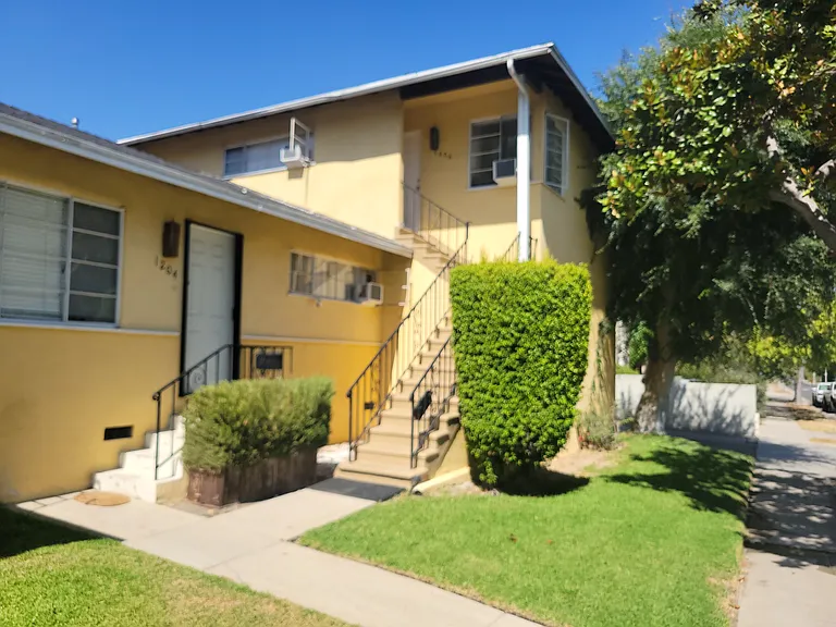 1206 N. Altadena is an upstairs unit.