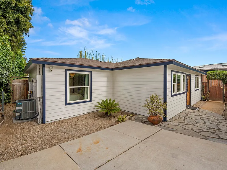 802 1/2 Stevens Ave — Photo 3