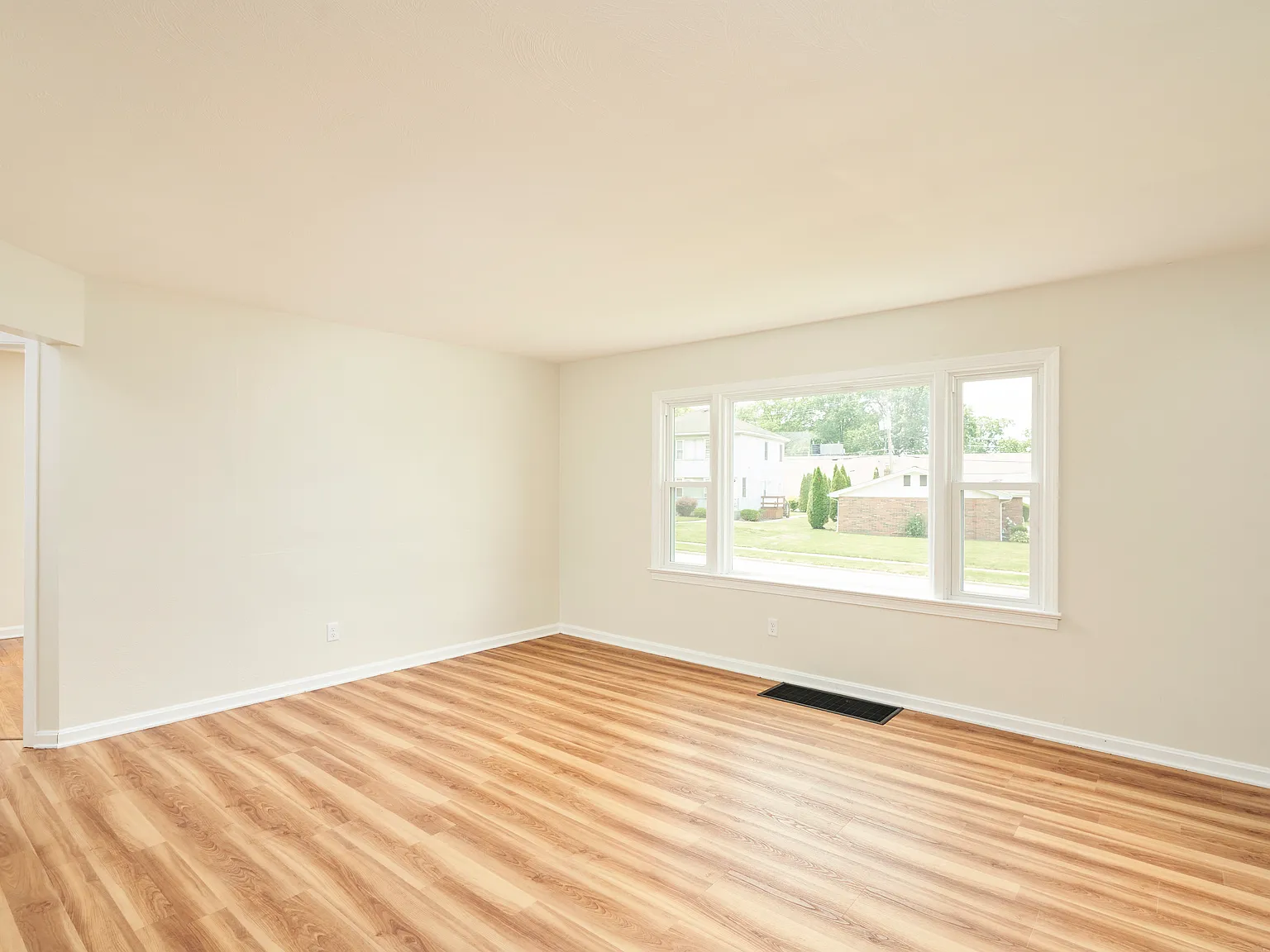 2 bed, 896 sqft, $1,850 — Photo 3