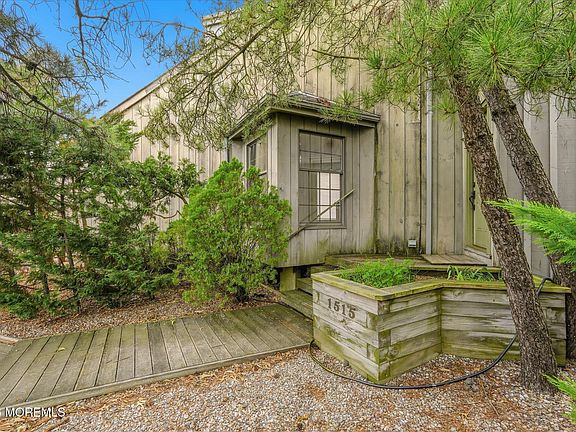 3rd image of 1515 Ivy Road