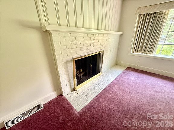 3rd image of 821 Burnley Rd