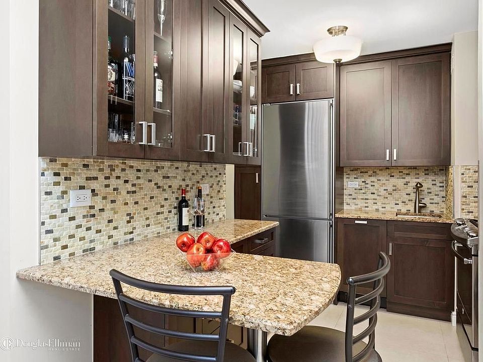 1st image of 300 E 40th St APT 3X