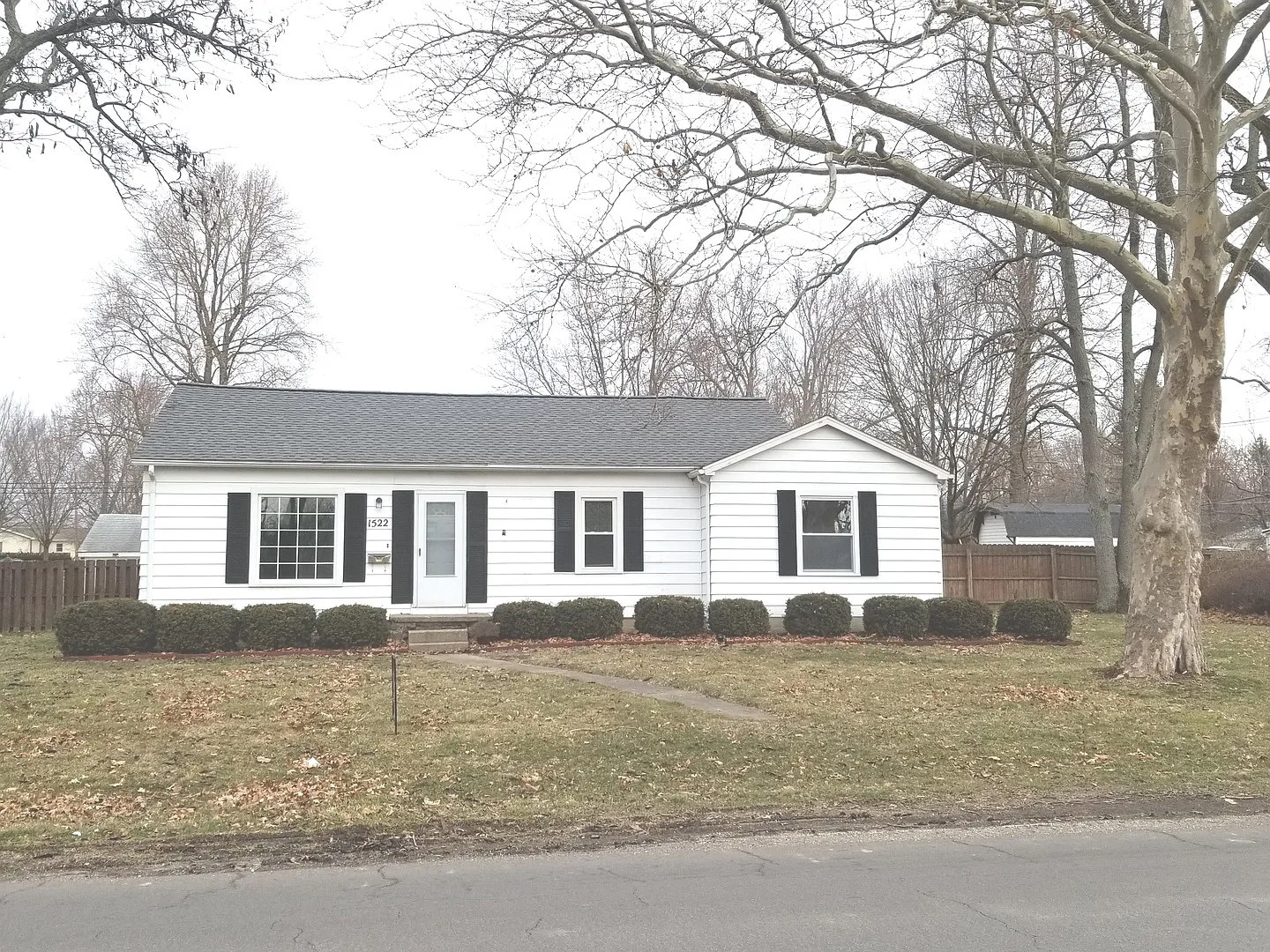 1522 W Green St photo 1
