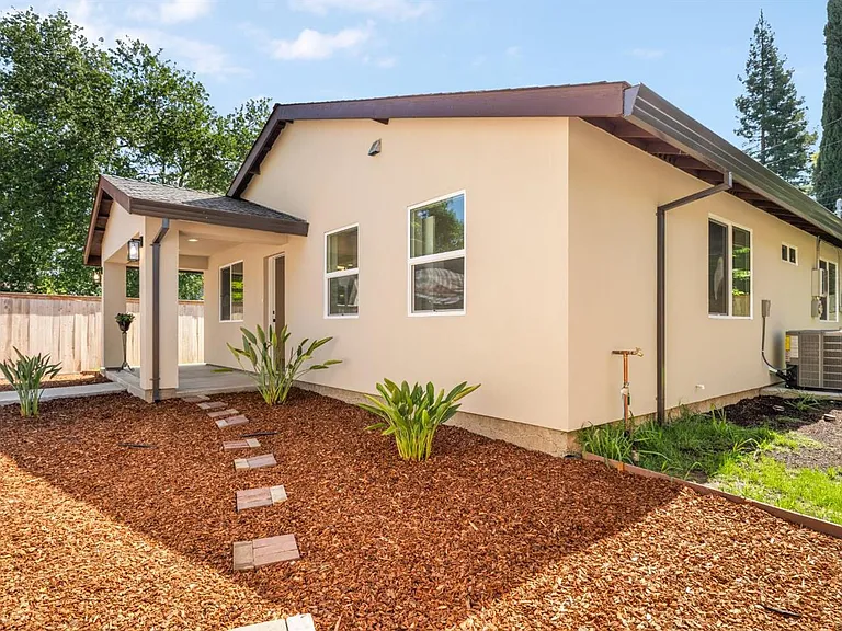 6122 Friendly Ct — Photo 4