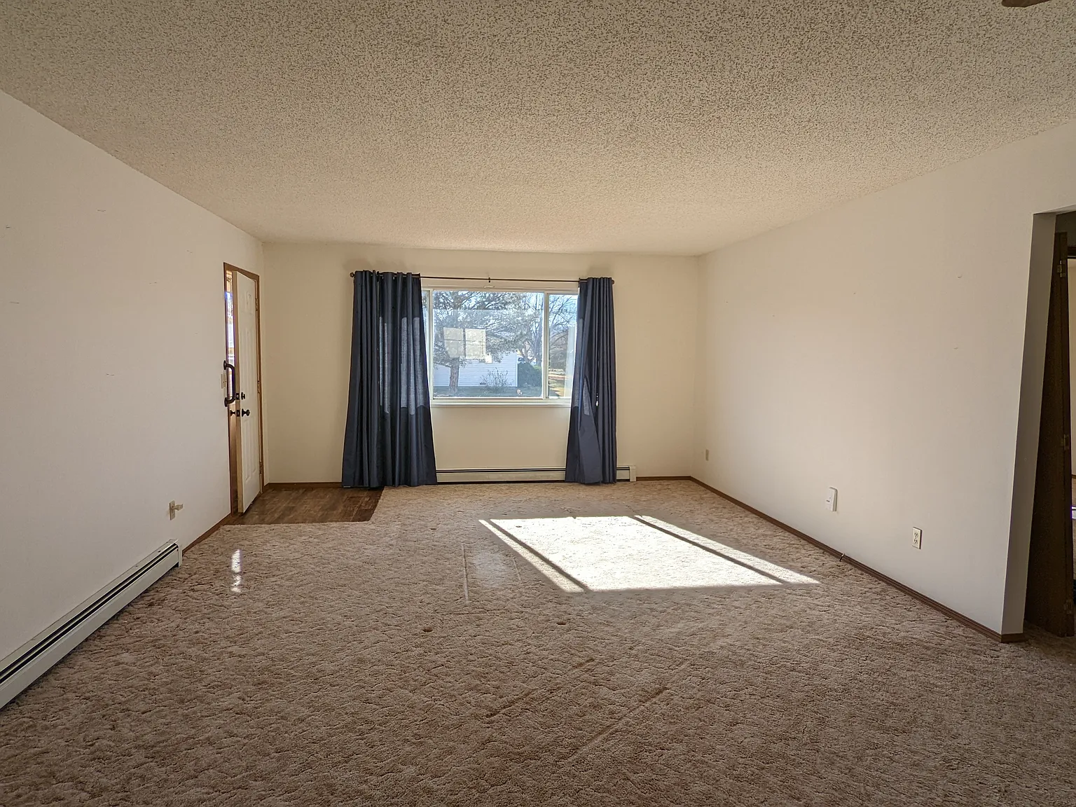 2 bed, 1170 sqft, $1,700 — Photo 2