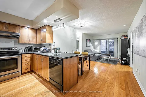 250 Wellington St W #632 Photo 1