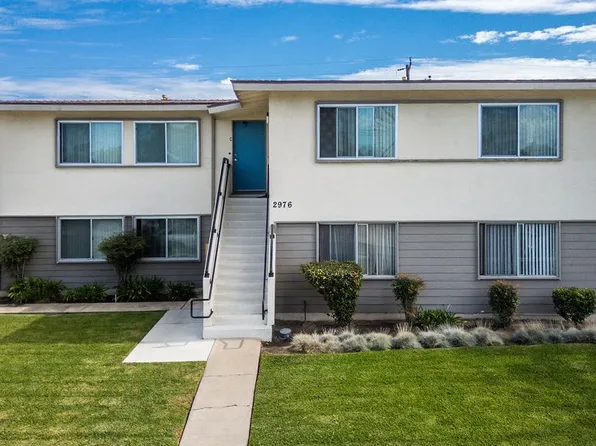 2976 Royal Palm Dr, Costa Mesa, CA 92626