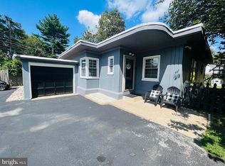 8100 Gladstone Rd, Wyndmoor, PA 19038