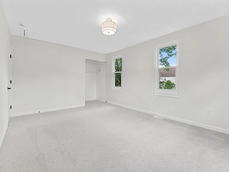 7 Andrea Dr — Photo 18