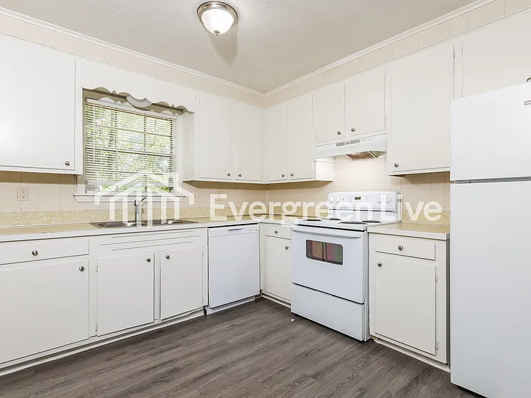 2839 Teasley Dr — Photo 7