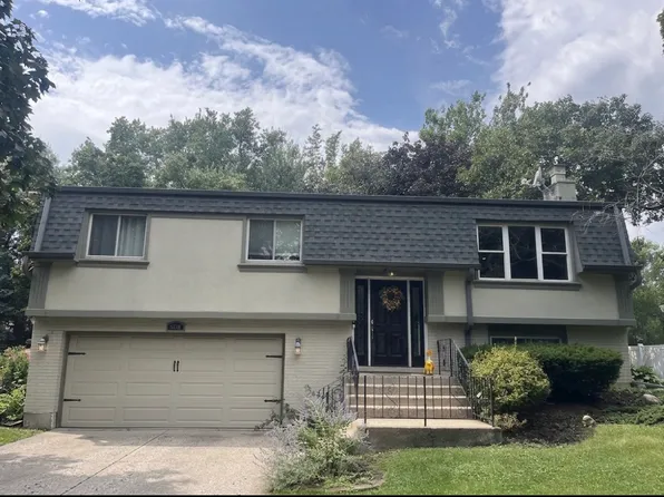 2248 Kingston Dr, Wheaton, IL 60189