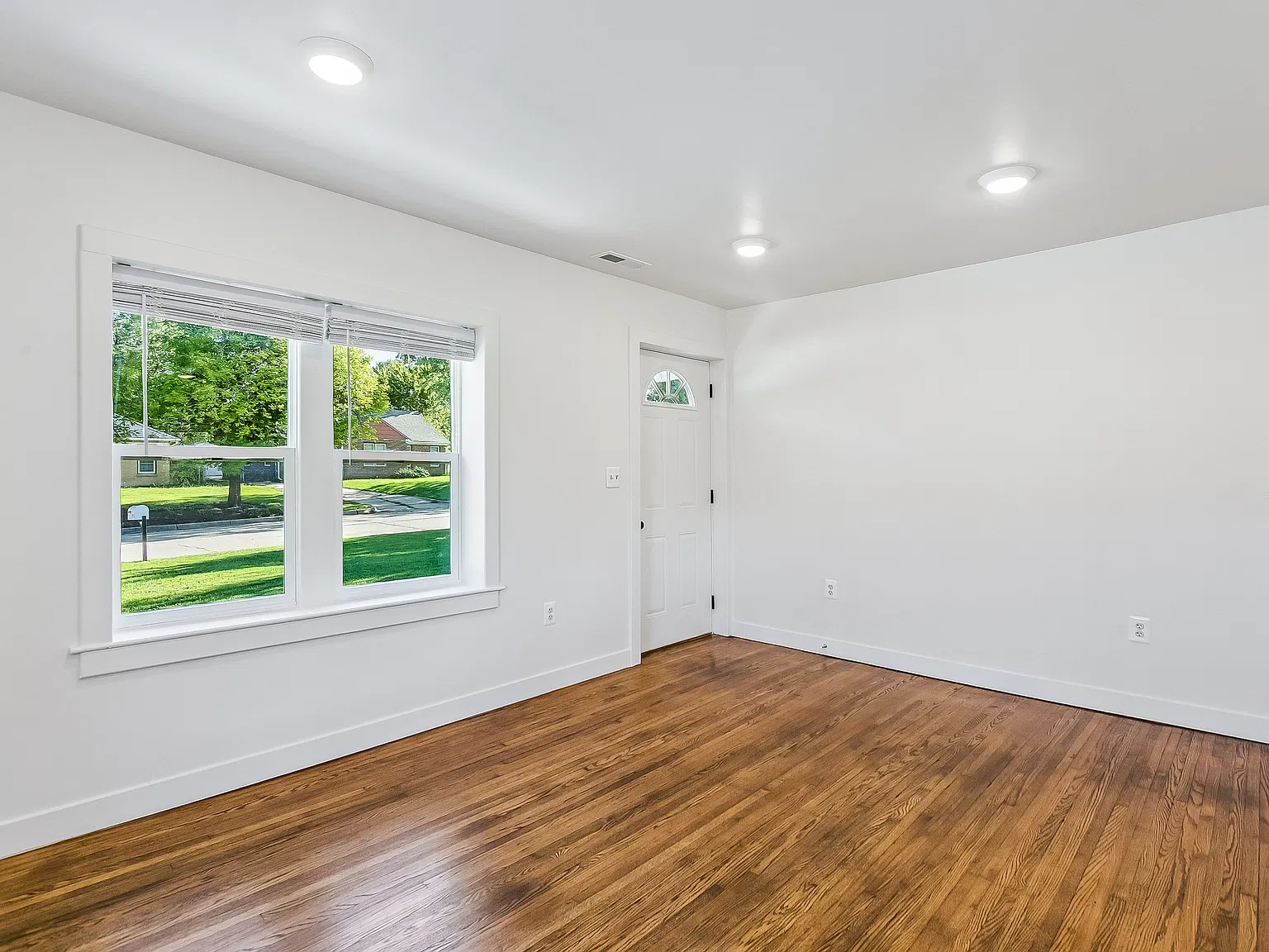 2 bed, 720 sqft, $1,000 — Photo 3