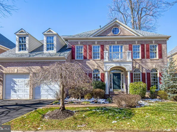 3832 Farr Oak Cir, Fairfax, VA 22030