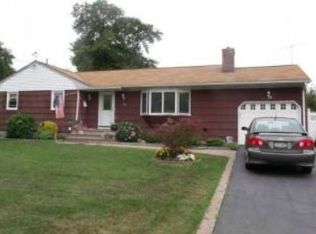 935 10th St, West Babylon, NY 11704