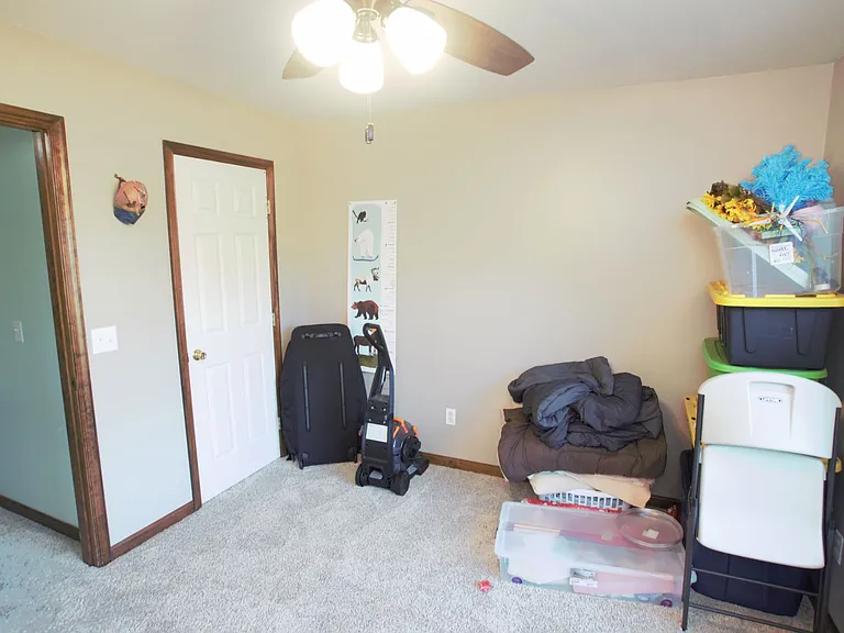 98 Thorndale Cir — Photo 24
