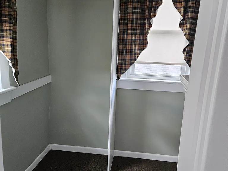 WALK IN CLOSETS