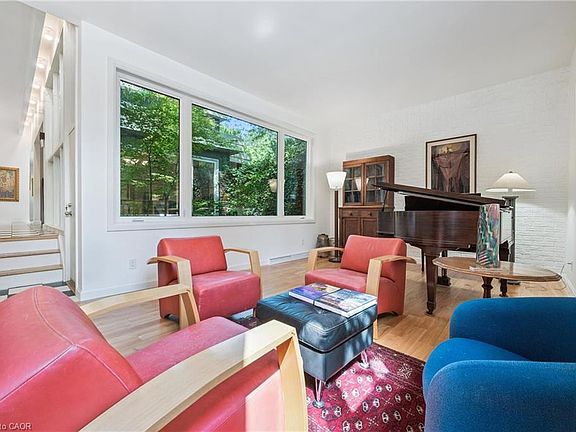 4th image of 348 Browning Pl