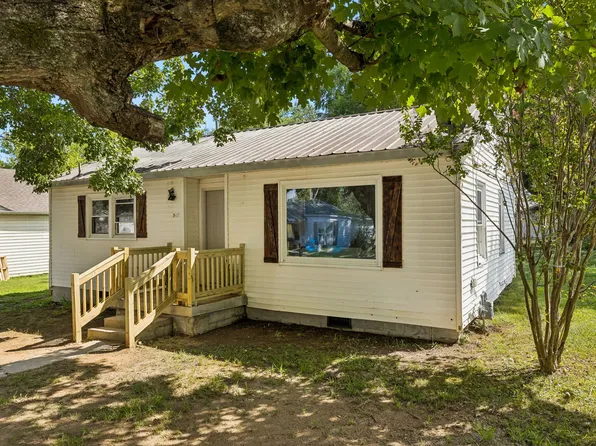 527 3rd St, Lawrenceburg, TN 38464