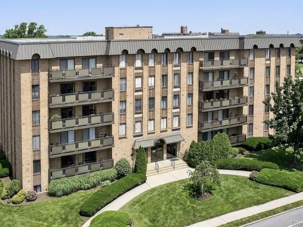175 Maple Avenue #4D, Westbury, NY 11590