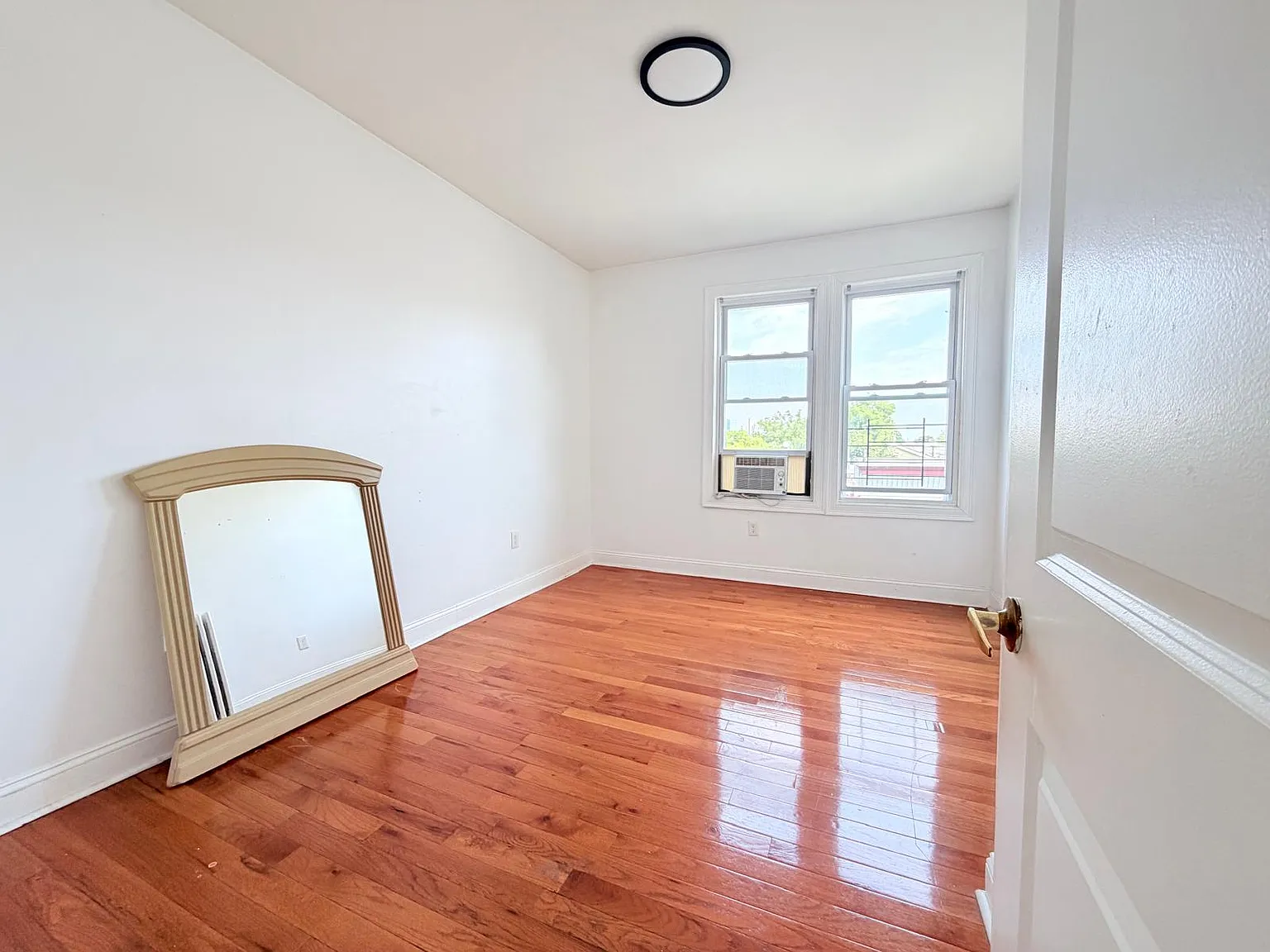 94 Woodlawn Avenue — Photo 4