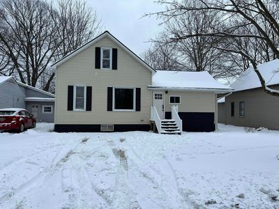 706 N Rowe St, Ludington, MI, 49431
