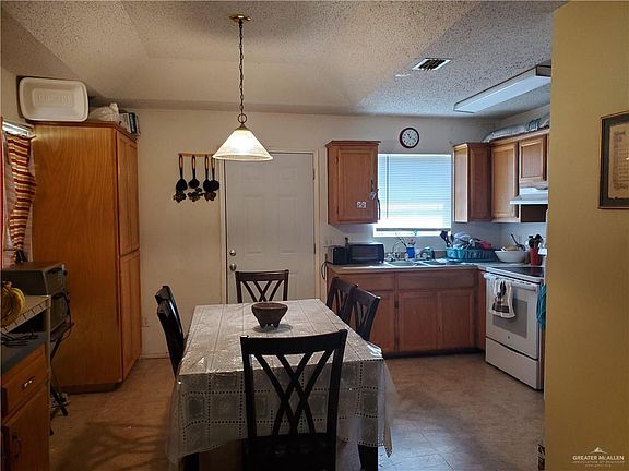 3rd image of 1309 W Longoria Dr