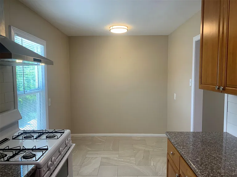307 Avondale St #2.5 — Photo 13