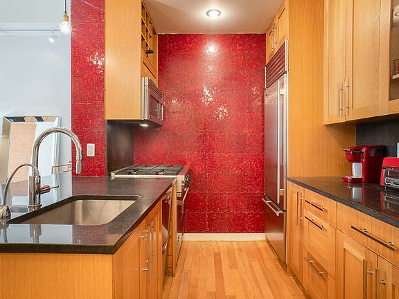 4th image of 88 Greenwich St APT 701