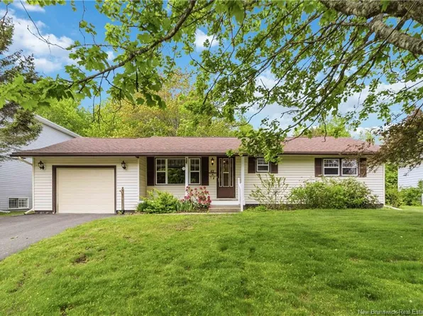 42 Goldsboro Ave, Riverview, NB E1B 4K4