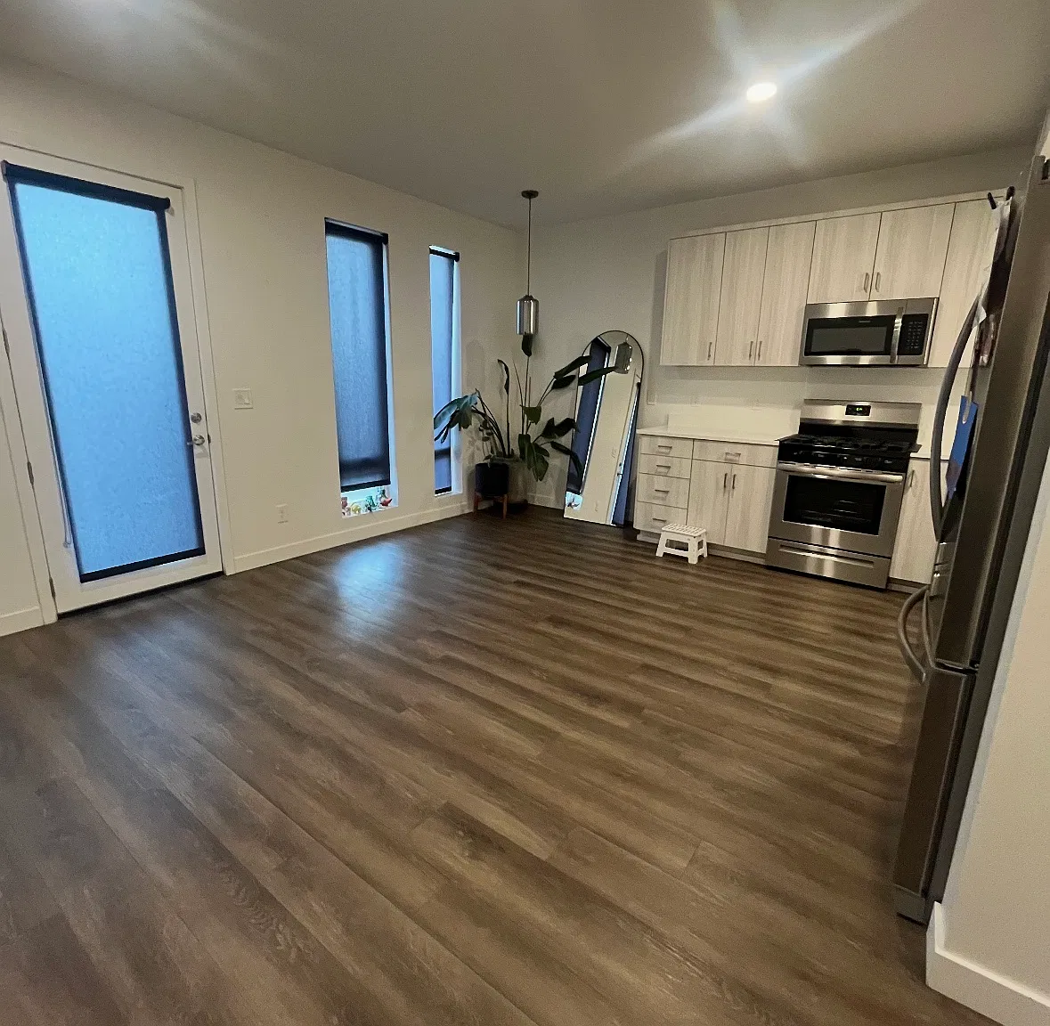 2 bed, 2.5 bath, 1406 sqft, $2,300 — Photo 3