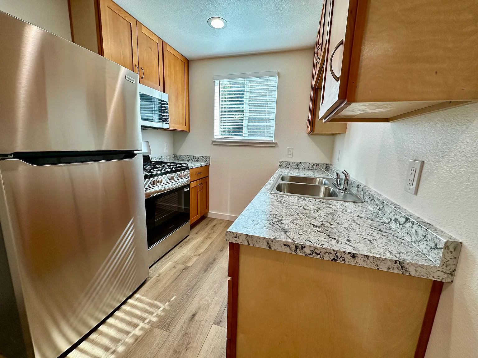2 bed, 650 sqft, $2,450 — Photo 3