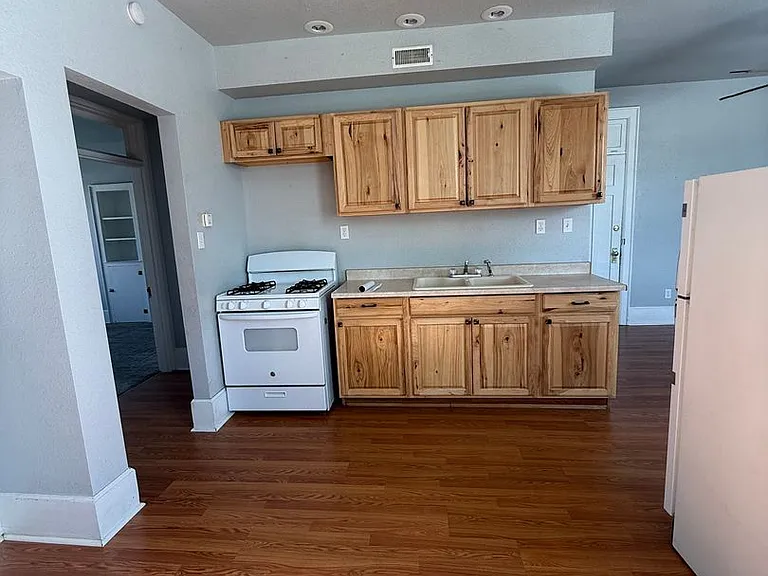 1002 S State St #D — Photo 4