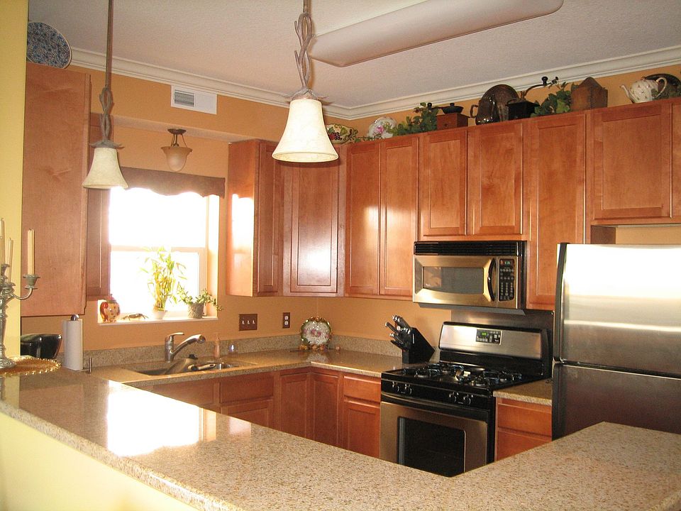 2nd image of 6701 Lake Shore Dr #106