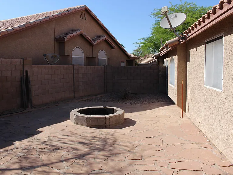 807 W Kesler Ln — Photo 13