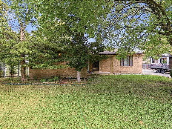 2nd image of 2246 Gruene Rd