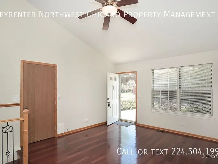 1212 Stratford Ln — Photo 5