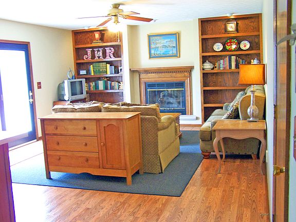 Family Rm: fireplace/shelves