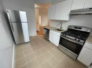 22-82 31st St FLOOR 3, Astoria, NY 11105