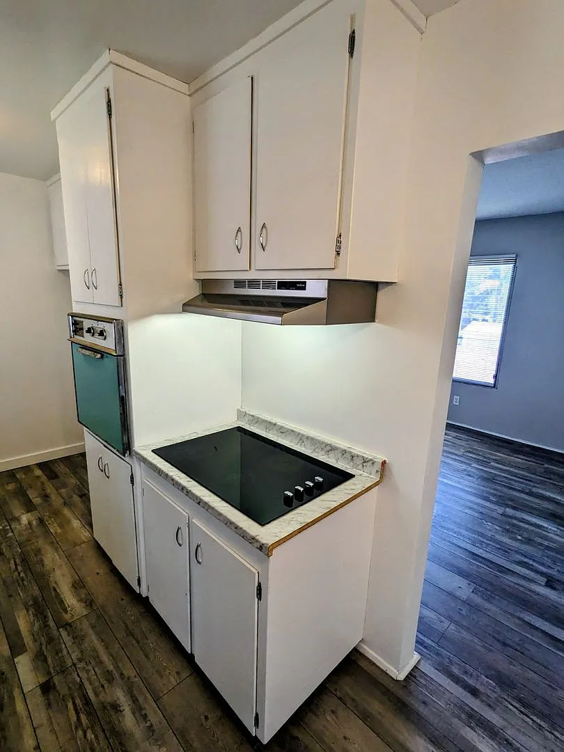 2237 Rose Avenue — Photo 2