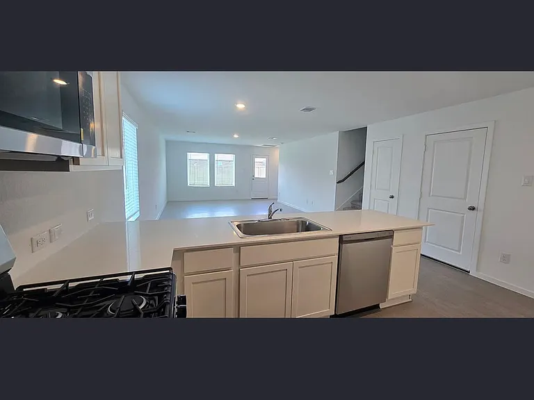25597 Rose Creek Dr — Photo 3