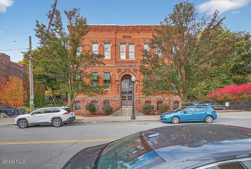 5th image of 206 N Pearl Street #204