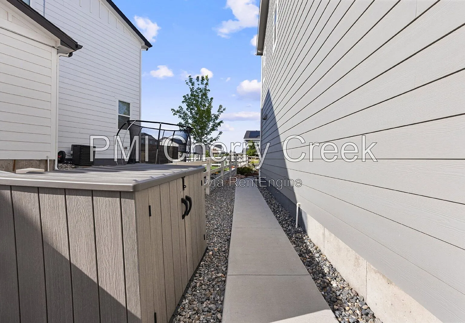 3 bed, 2.5 bath, 2100 sqft, $3,150 — Photo 3