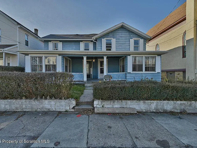 416 E Market St — Photo 2