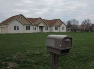 3121 Sheridan Rd, Pekin, IL 61554