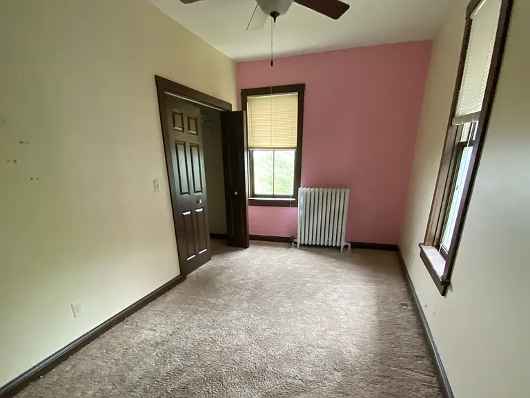 721 W 7th St — Photo 53