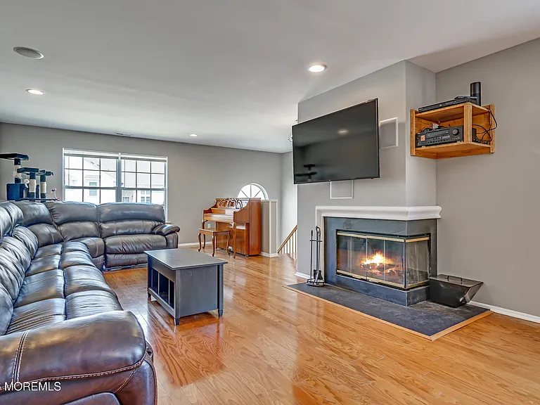 256 Tennis Ct — Photo 9