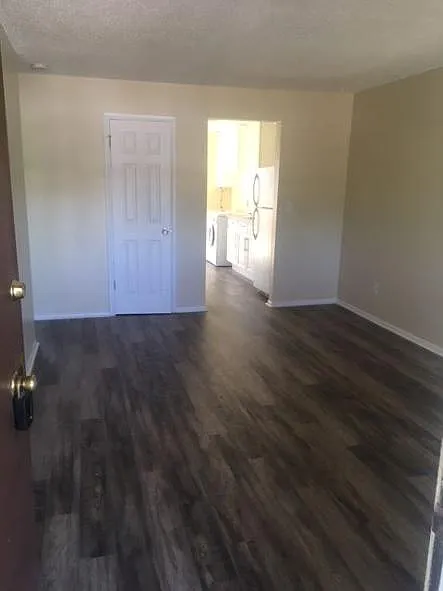 2 bed, 700 sqft, $1,600 — Photo 1