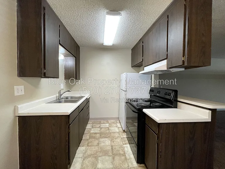 623 W 6th Ave #11 — Photo 5